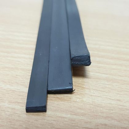 Anisotropic magnetic tape, magnetized through height